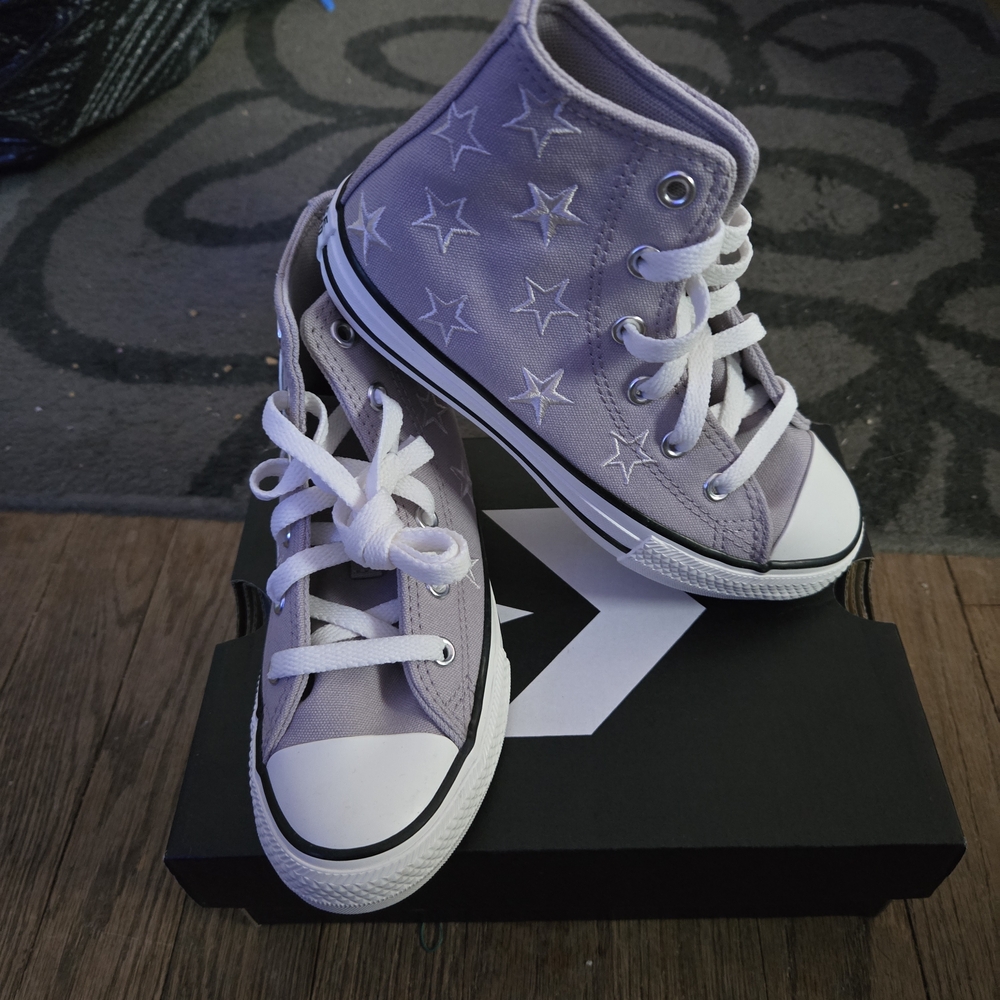 Size 13 Youth Converse Chuck Taylor Hi-Top Star Sneakers